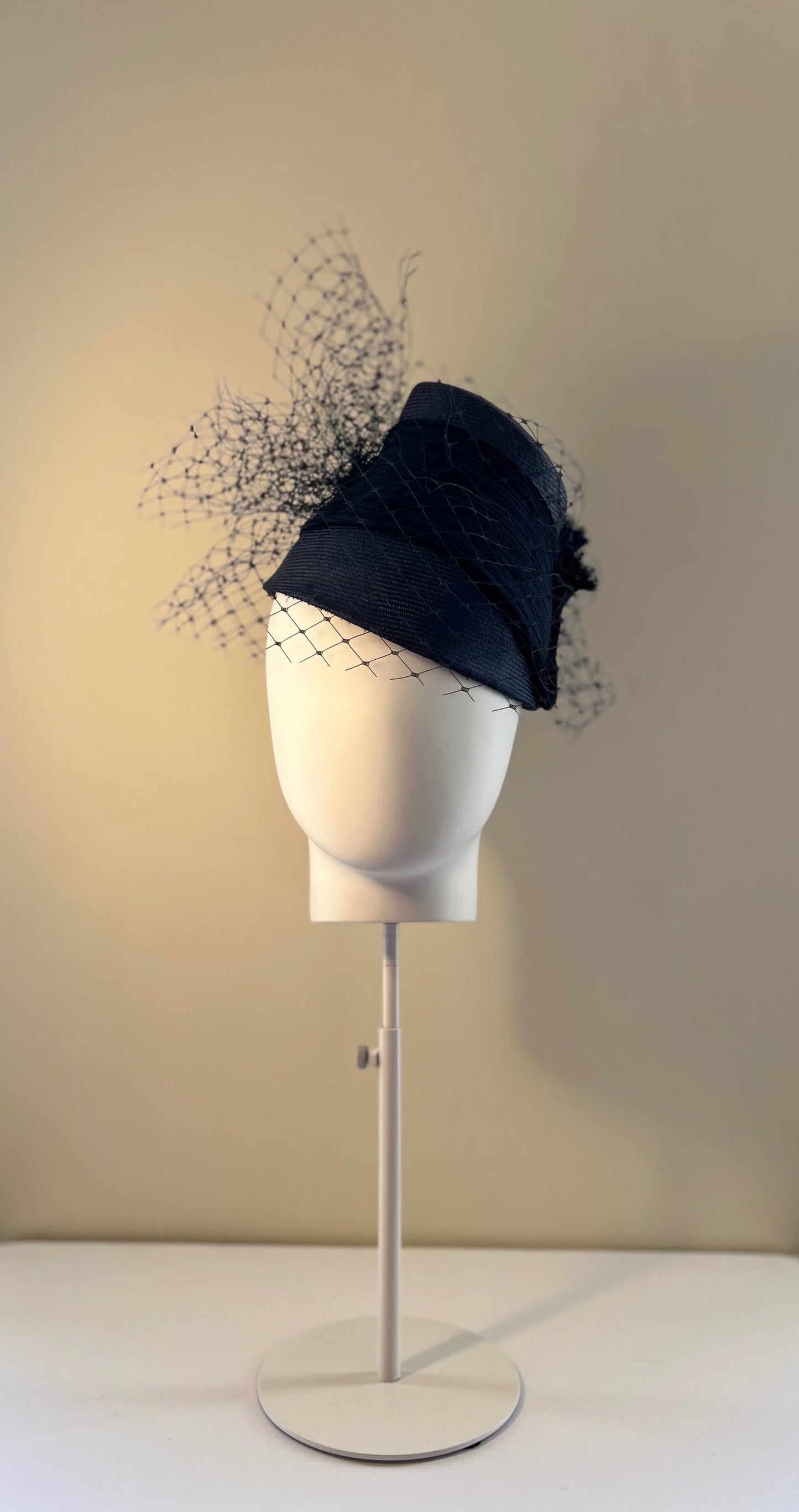 Elizabeth - parasisal straw toque