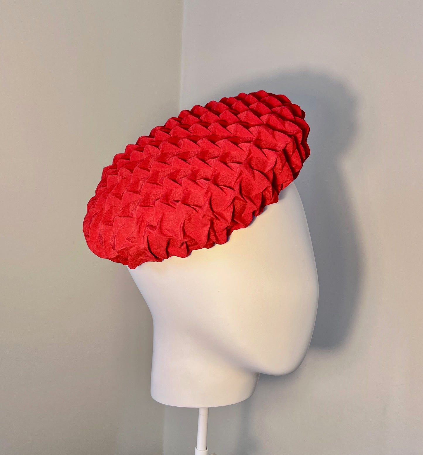 Matty - Perching beret in pleated silk acetate with tassel